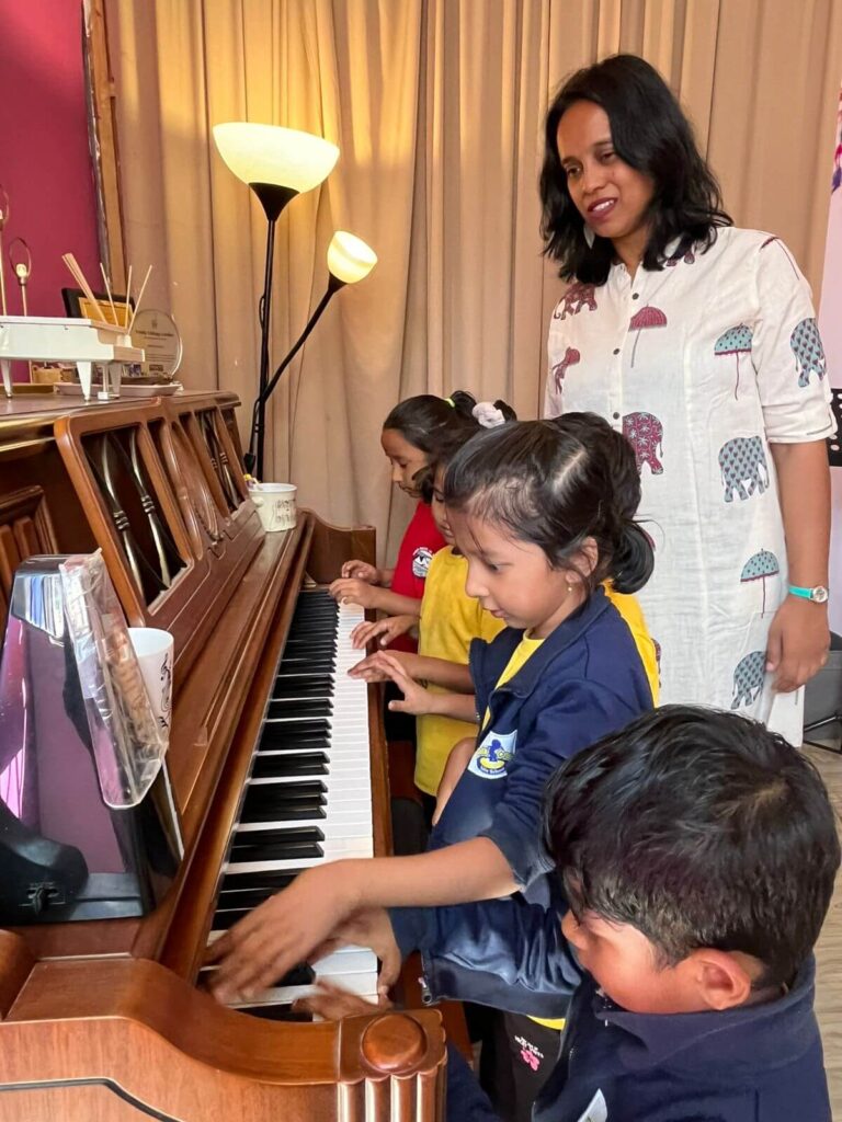 PM Field Trip To “Strings and Tunes Studio”